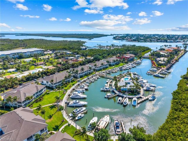 Yacht Harbour Cove