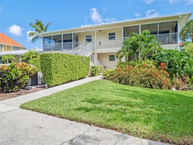 Curlew Apts Of Naples