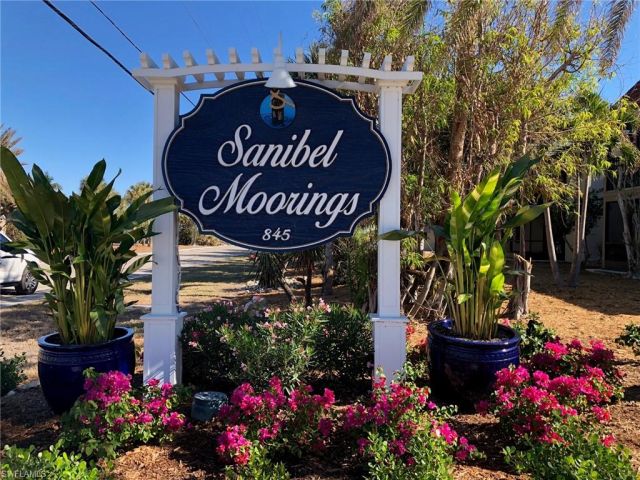 Sanibel Moorings Condo