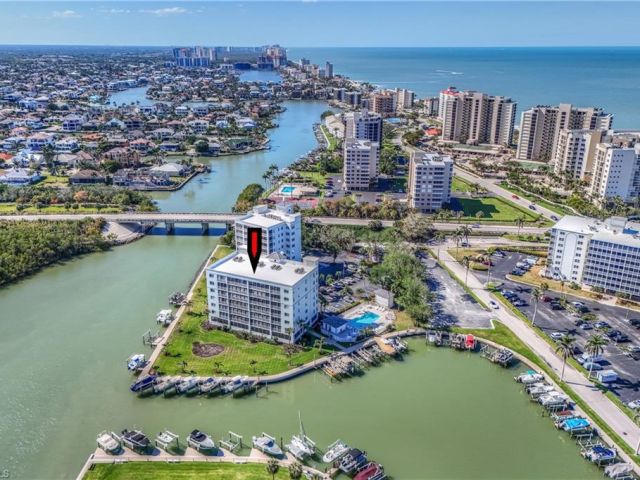 Bay Pointe At Vanderbilt Beach
