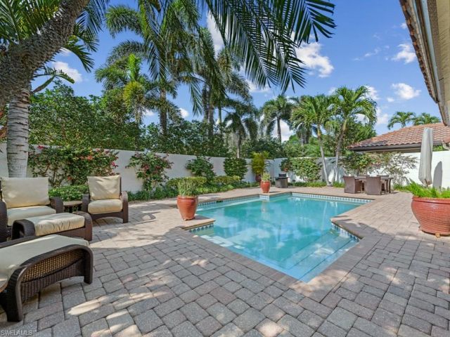 Las Brisas At Pelican Bay