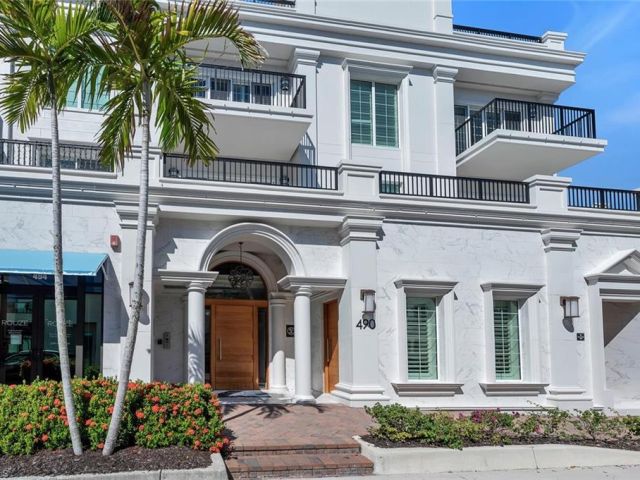 Residences At 5th & 5th