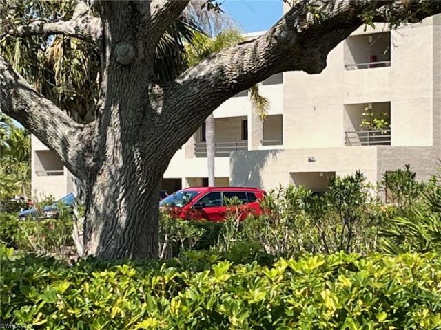 Rudder Club Condo