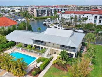 Curlew Apts Of Naples