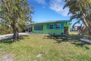 Single Family Residence, 2567 Cay Cv, Matlacha FL 33993