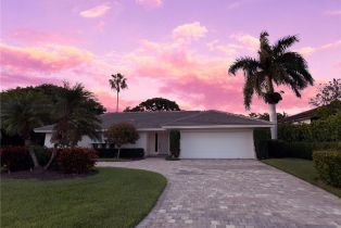 Single Family Residence, 635 Fountainhead Ln, Naples FL 34103