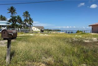 Land, 2864 Triggerfish St, Matlacha FL 33993