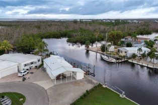 Manufactured Home, 3952 Blueberry Cherry Estates, FL 33956 