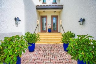 Low Rise (1-3), 12003 Hawthorn Lake Dr # 201, Fort Myers FL 3391333913 