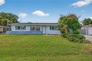Single Family Residence, 2613 Cartegena Fort Myers Shores, FL 33905 