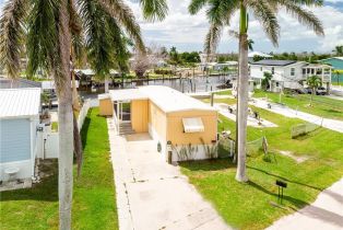 Manufactured Home, 3851 Coconut Trailerhaven, FL 33956 