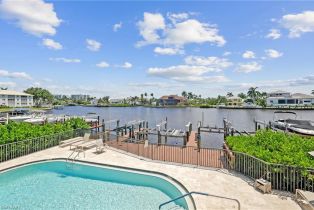 , 10562 Gulf Shore Dr, Naples FL 34108