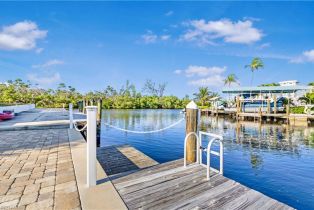 Single Family Residence, 2790 Teal Ct, St. James City FL 33956