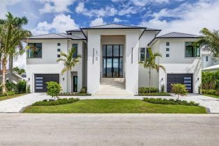 Single Family Residence, 15 Bayview Fairview Isles, FL 33931 