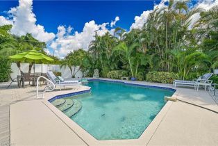 , 572 105th Ave N, Naples FL 34108