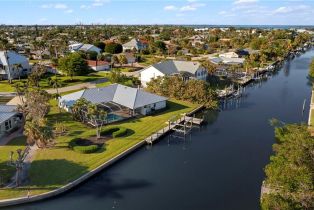 Single Family Residence, 930 Kings Crown Shell Harbor, FL 33957 