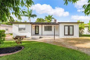 Single Family Residence, 4472 E Riverside Dr, Fort Myers FL 33905