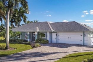 Single Family Residence, 60 4th St, Bonita Springs FL 34134