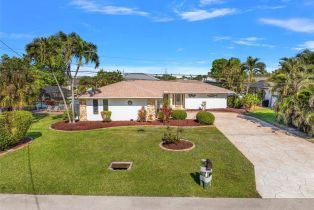 Single Family Residence, 807 Montclaire Caloosahatchee, FL 33904 