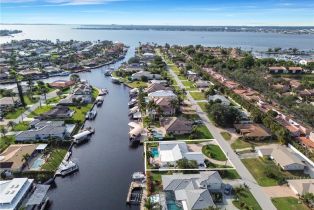 Single Family Residence, 976 Town And River Palmetto Point, FL 33919 