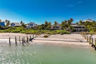 Single Family Residence, 131 Kingfisher Upper Captiva, FL 33924 