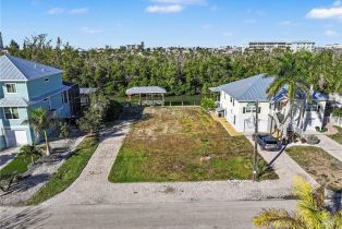 Land, 225 Tropical Shore Way
