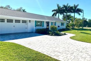 Single Family Residence, 1086 Town And River Palmetto Point, FL 33919 