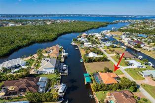 Single Family Residence, 130 Montrose Palmetto Point, FL 33919 