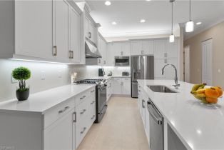 Villa Attached, 16513 Orinda Valencia Bonita, FL 34135 