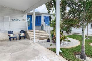 Manufactured Home, 17561 Canal Cove Bayside Estates, FL 33931 