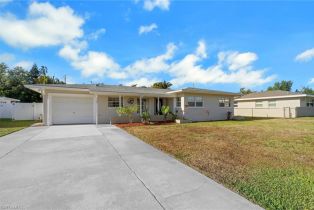 Single Family Residence, 752 Coral Caloosahatchee, FL 33904 