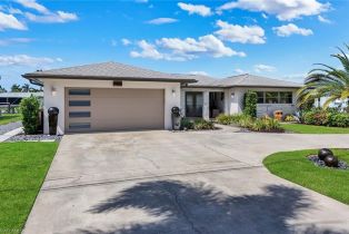 Single Family Residence, 409 Tower Caloosahatchee, FL 33904 
