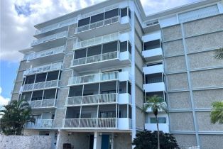 , 60 Pelican St W 202