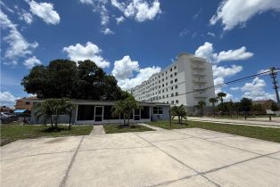 Quadruplex, 4902 Victoria Dr 1