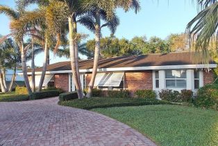Single Family Residence, 1650 3rd St S, Naples FL 34102