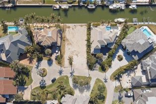 , 1670 Dolphin Ct, Naples FL 34102