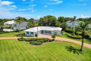 Single Family Residence, 740 Park Shore Dr, Naples FL 34103
