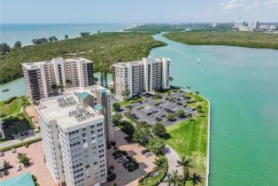 High Rise (8+), 21 Bluebill Ave # 303, Naples FL 34108