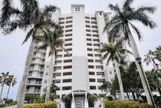 High Rise (8+), 425 Cove Tower Dr # 902, Naples FL 34110