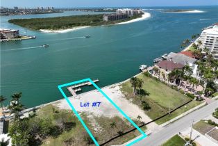 Land, 20 Pelican St W, Naples FL 34113