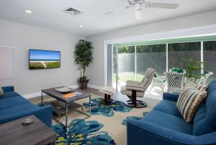 Single Family Residence, 150 1st Ave N, Naples FL 34102