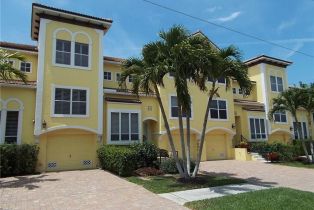 Villa Attached, 1080 5th St S # 1080, Naples FL 34102