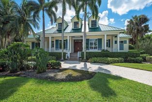 Single Family Residence, 194 4th Ave N, Naples FL 34102