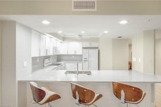 High Rise (8+), 21 Bluebill Ave # 303, Naples FL 3410834108