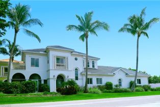 Single Family Residence, 11002 Vanderbilt Dr, Naples FL 34108