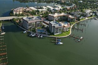 Mid Rise (4-7), 222 Harbour Dr # 314, Naples FL 3410334103