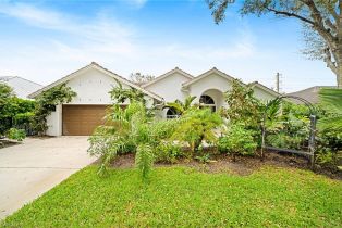 Single Family Residence, 8139 Las Palmas Way, Naples FL 34109