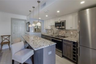 , 480 5th St S # 105, Naples FL 34102