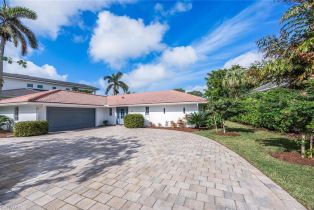 , 735 Parkview Ln, Naples FL 34103