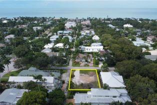 , 76 4th St N, Naples FL 34102